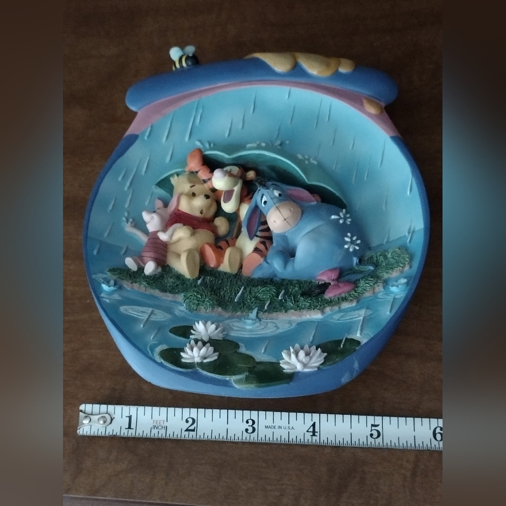 The Bradford Exchange Winnie the Pooh & friends ceramic decorative plate - Picture 2 of 7